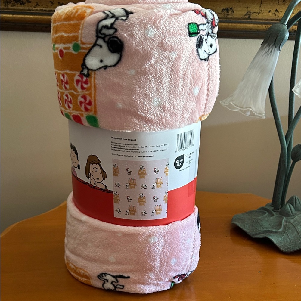 Peanuts Snoopy Pink Fleece Blanket
